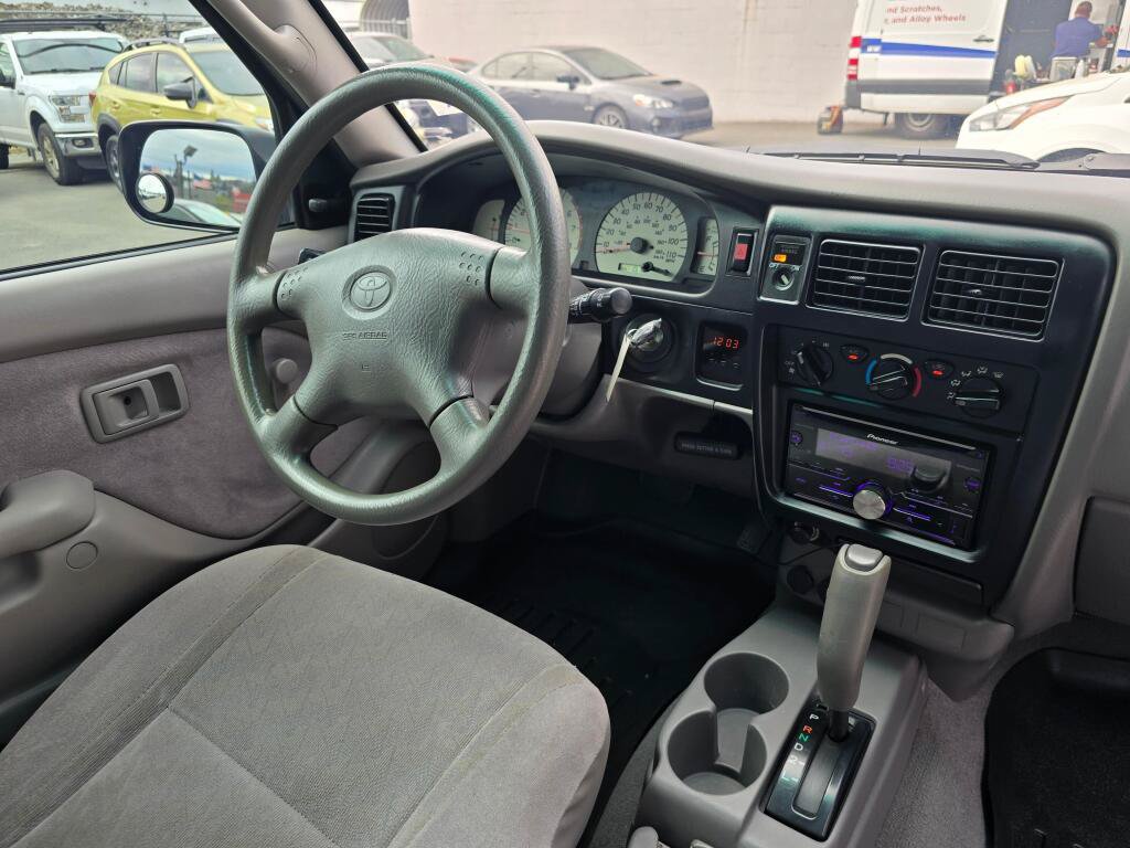 Used 2003 Toyota Tacoma 2WD Xtracab w/ SR5 Pkg image 12