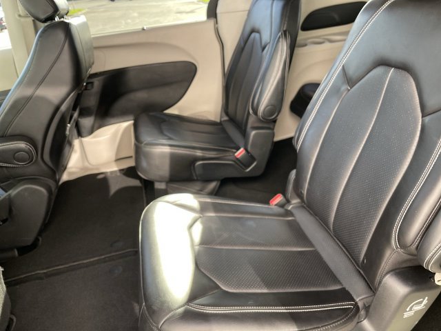 Used 2024 Chrysler Pacifica Touring-L FWD image 23