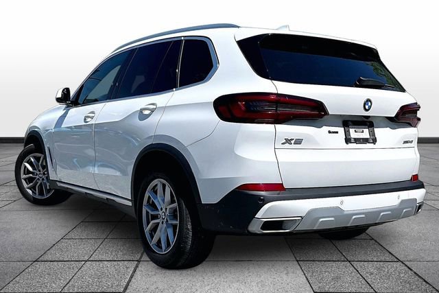 Used 2022 BMW X5 xDrive40i w/ Parking Assistance Package AWD/4WD image 3