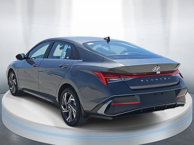 Certified 2025 Hyundai Elantra SEL image 3