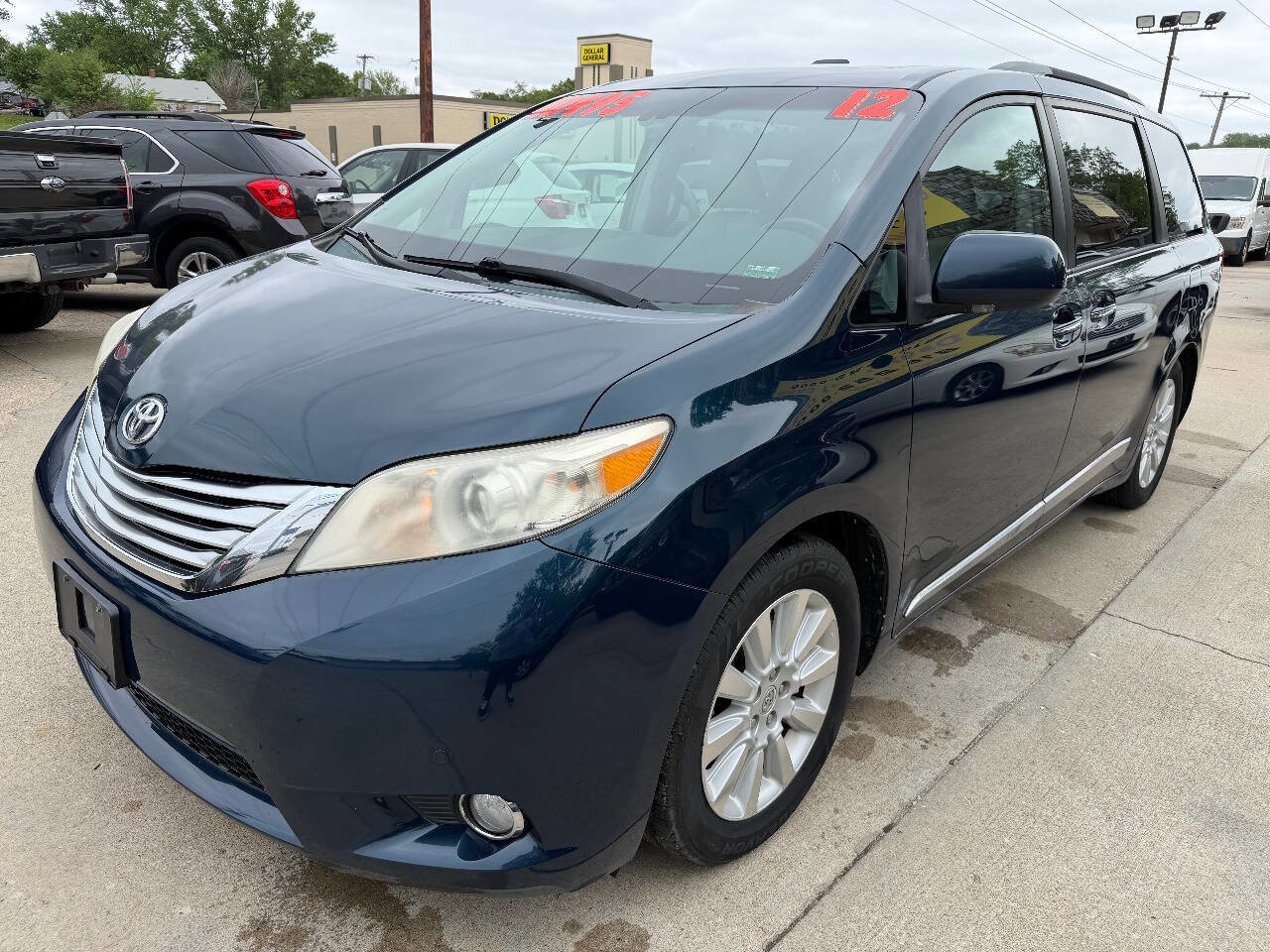 Used 2012 Toyota Sienna Limited w/ Premium Pkg FWD image 3