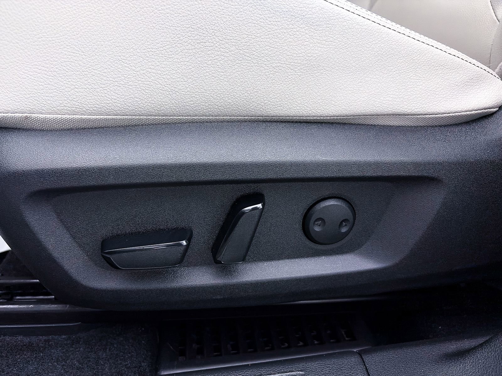 Used 2023 Nissan Rogue SL w/ SL Premium Package image 20