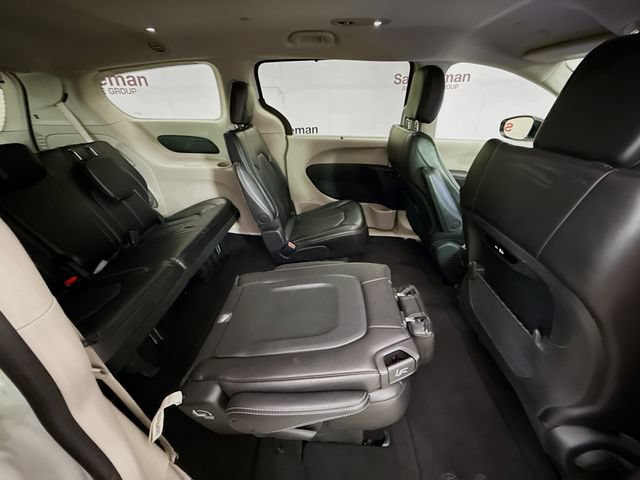 Used 2024 Chrysler Pacifica Touring-L FWD image 27