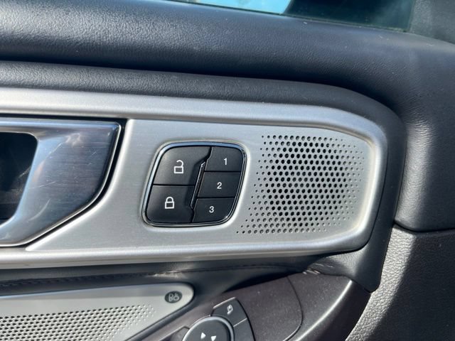 Used 2020 Ford Explorer Platinum w/ Premium Technology Package AWD/4WD image 17
