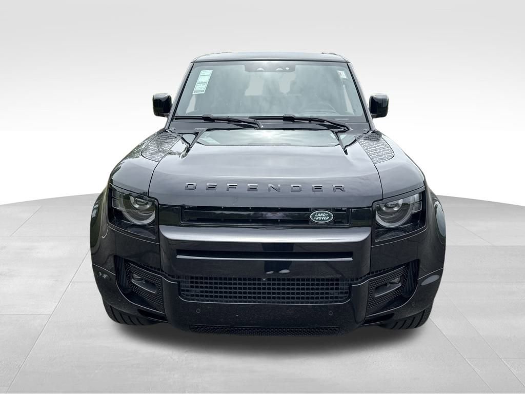 New 2025 Land Rover Defender 90 X-Dynamic SE image 3