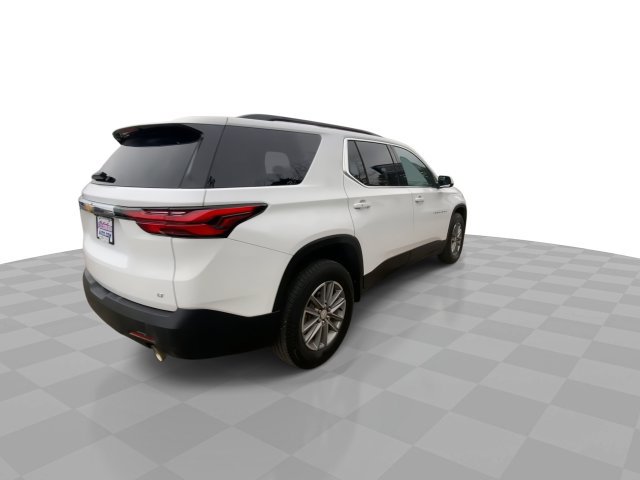 Used 2023 Chevrolet Traverse LT FWD image 2