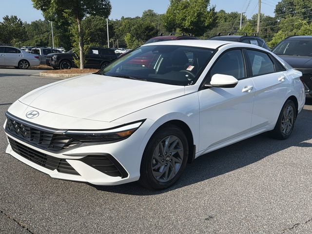 Certified 2026 Hyundai Elantra Hybrid FWD image 3
