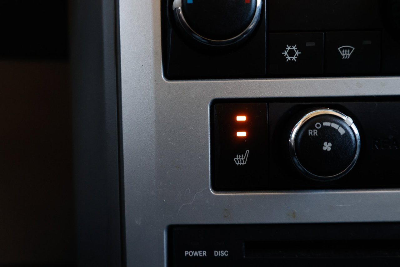 Used 2009 Chrysler Town & Country Touring image 33