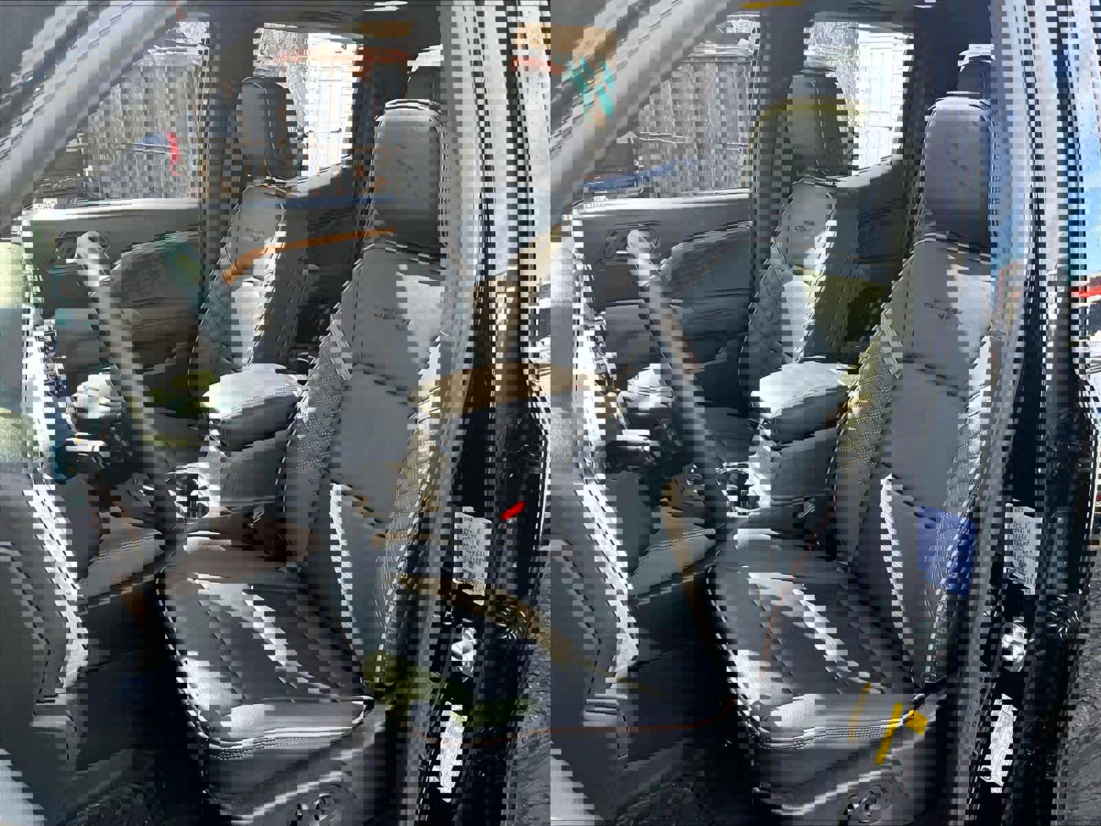 Used 2024 GMC Canyon Denali image 10