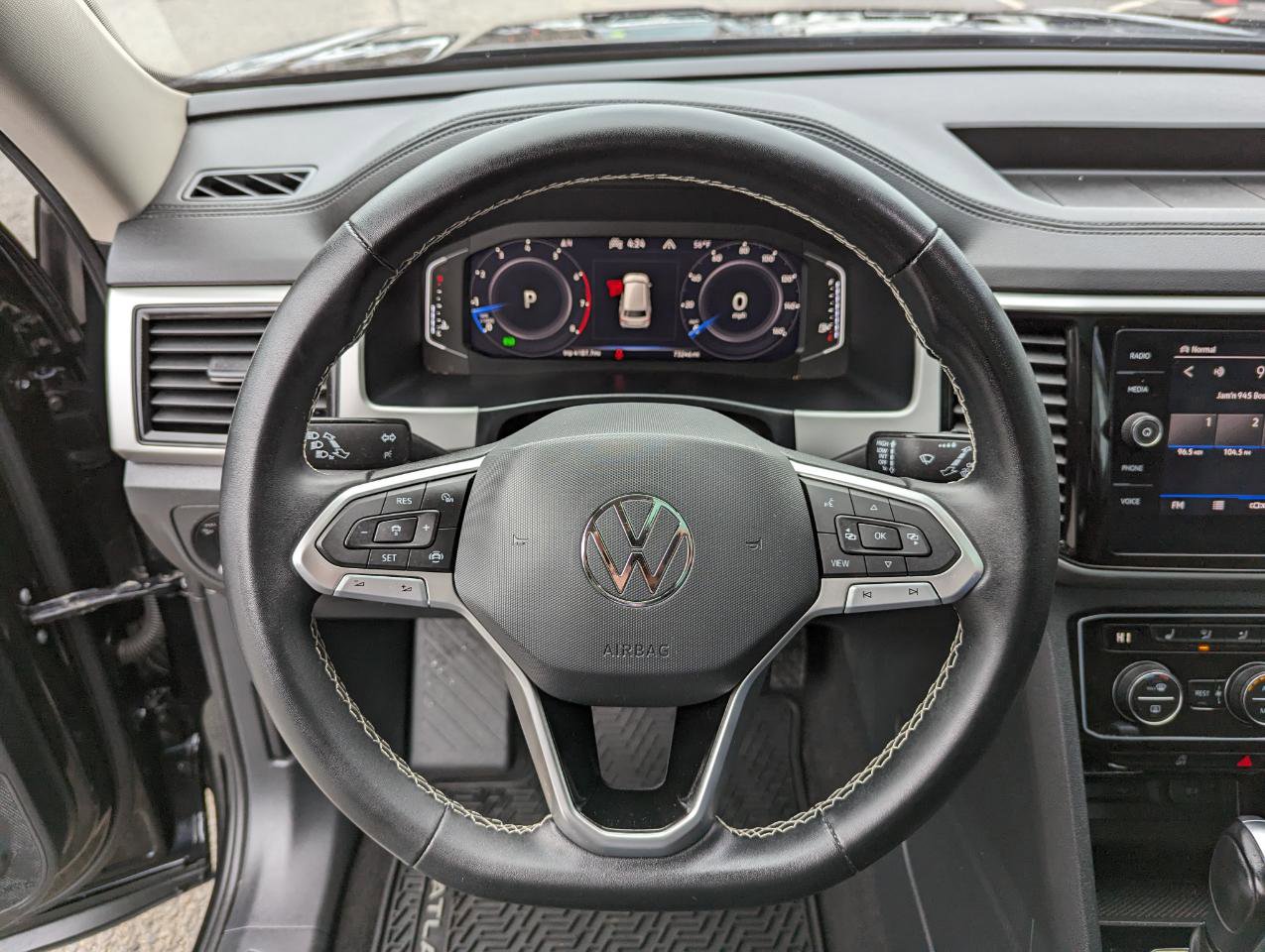 Used 2023 Volkswagen Atlas SE w/ Panoramic Sunroof Package image 16