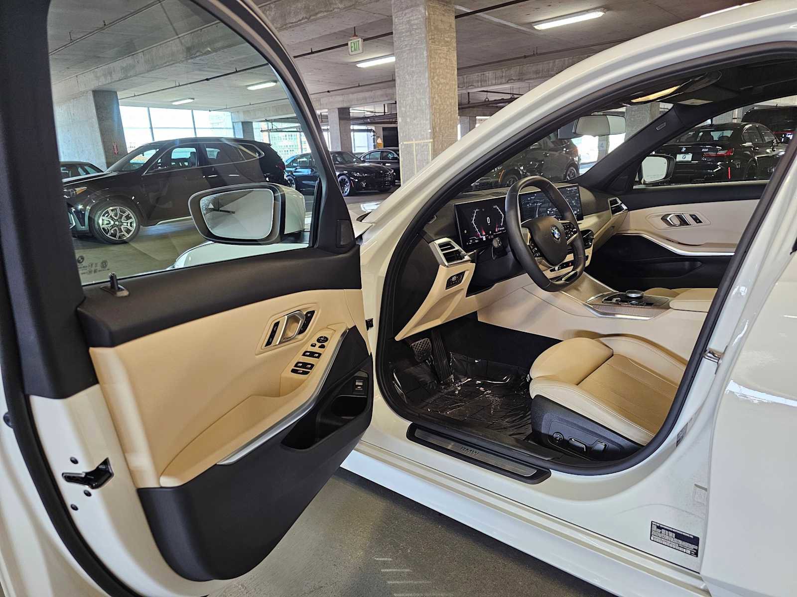 Used 2025 BMW 330i xDrive 330i xDrive w/ Premium Package image 32