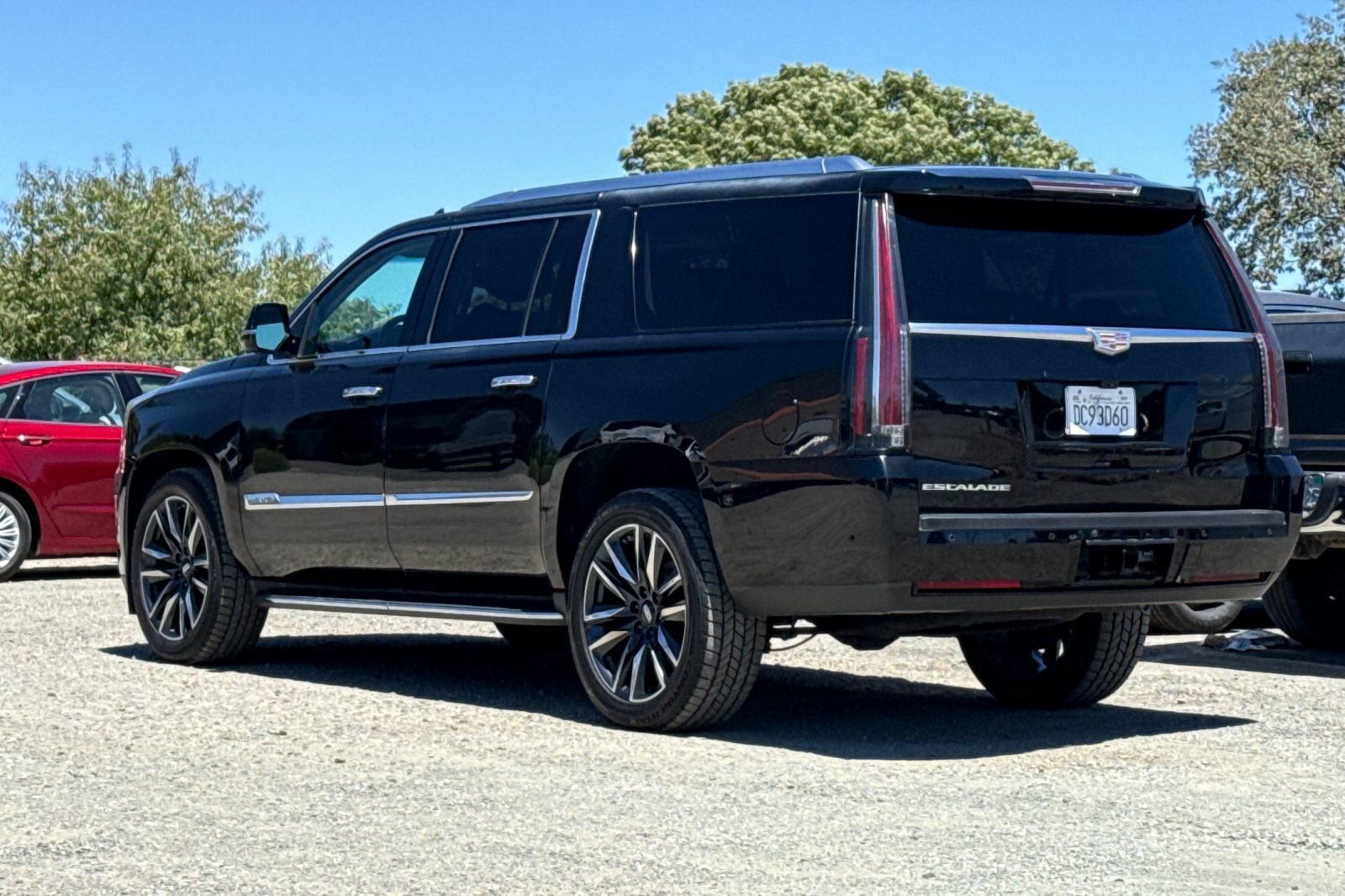 Used 2017 Cadillac Escalade ESV Luxury RWD image 6
