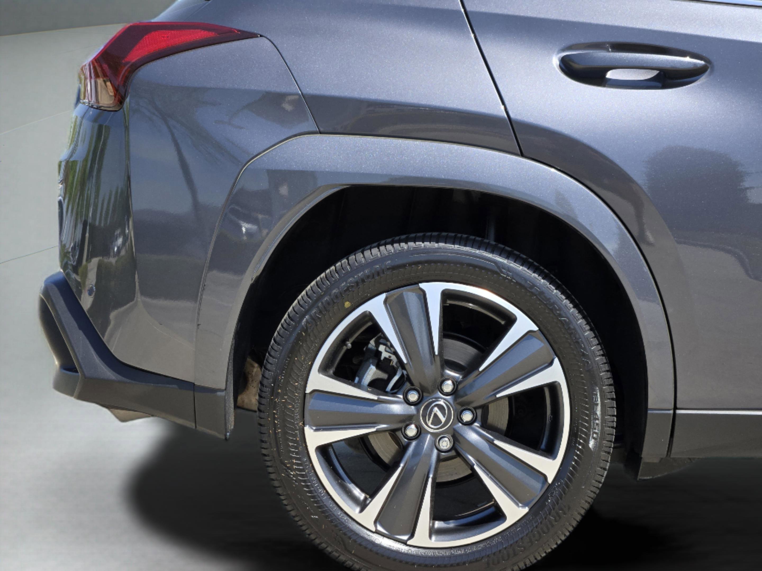 Certified 2025 Lexus UX 300h FWD w/ Accessory Package (Z1) image 34