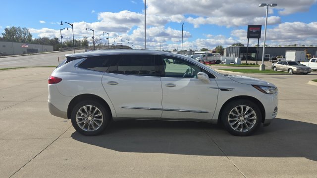 Used 2020 Buick Enclave Premium w/ Surround and Sites Package AWD/4WD image 2