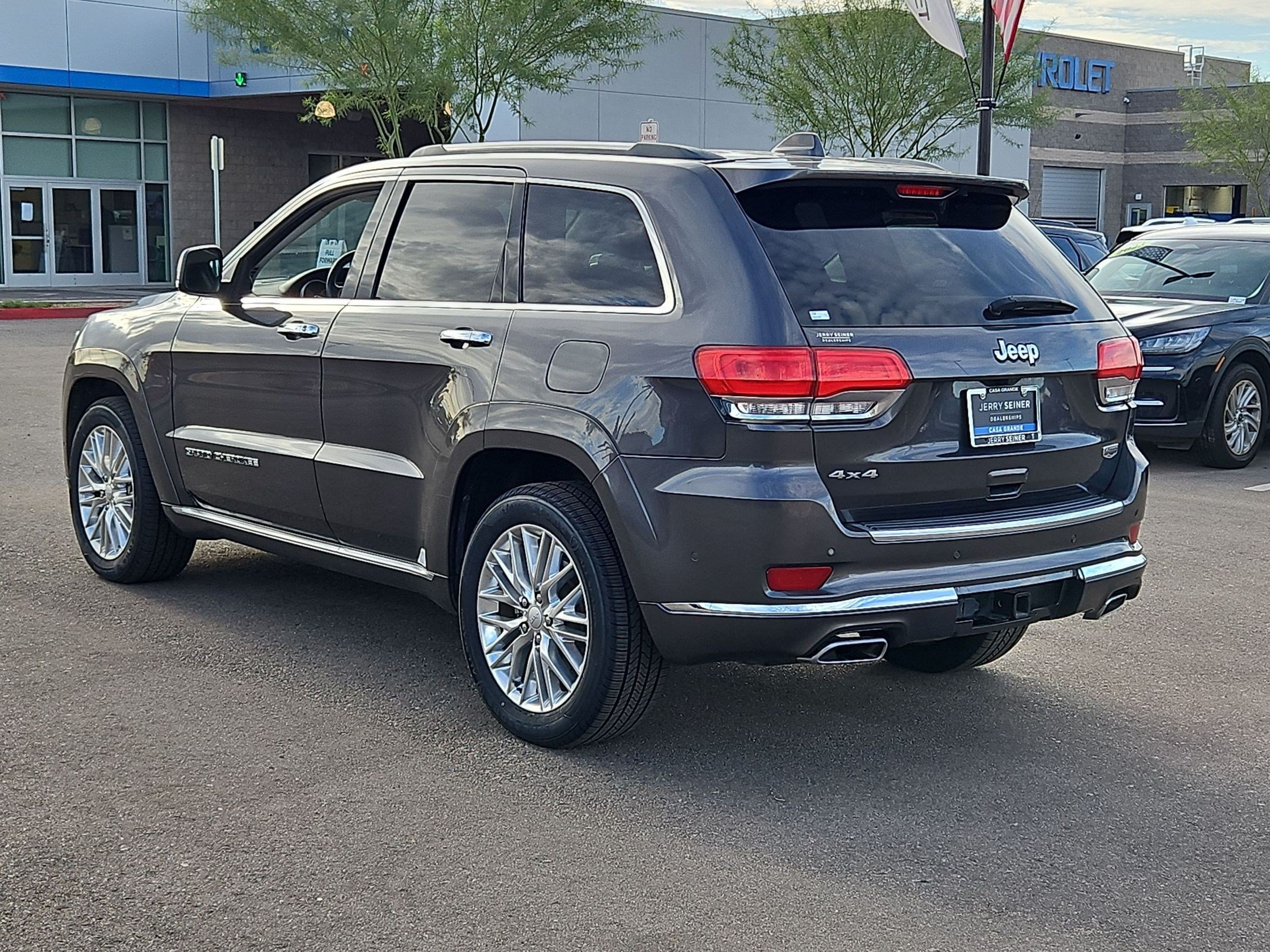 Used 2018 Jeep Grand Cherokee Summit AWD/4WD image 3