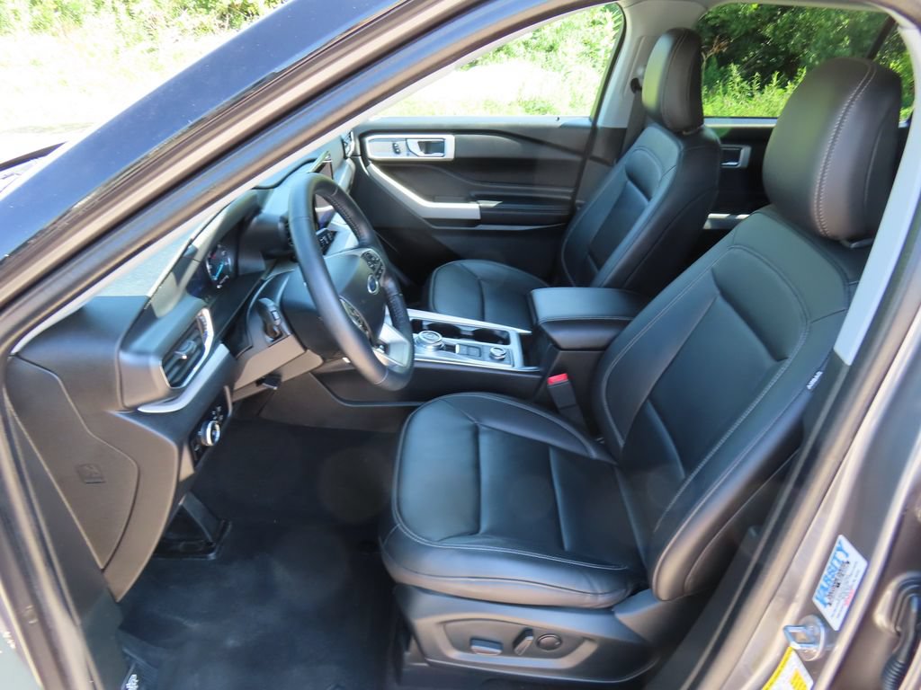 Used 2024 Ford Explorer XLT w/ Equipment Group 202A AWD/4WD image 25