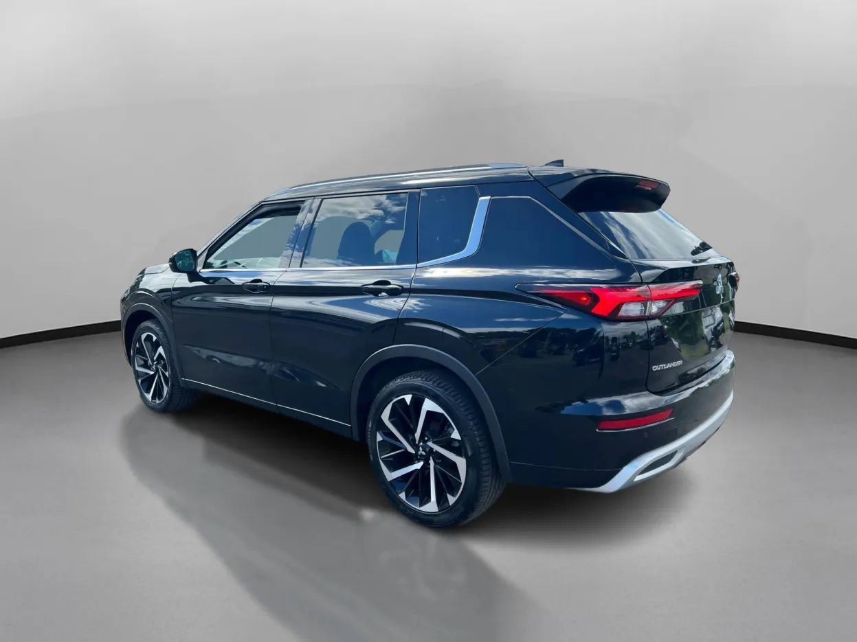 Used 2023 Mitsubishi Outlander SEL 40th Anniversary AWD/4WD image 13