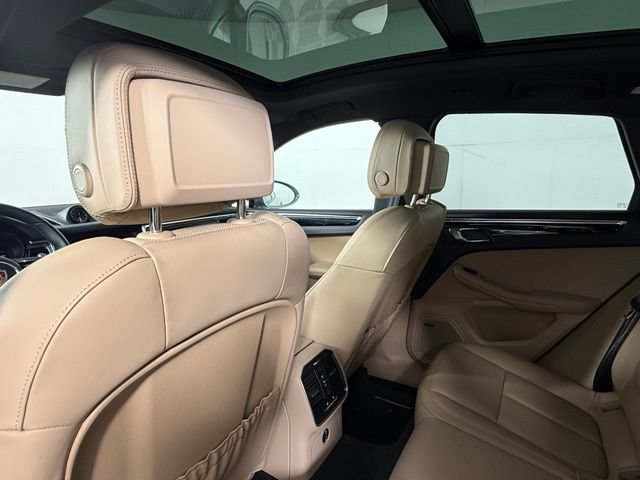 Used 2025 Porsche Macan AWD/4WD image 23