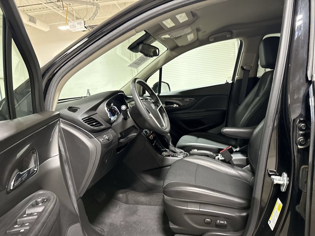 Used 2022 Buick Encore Preferred w/ Safety Package FWD image 19