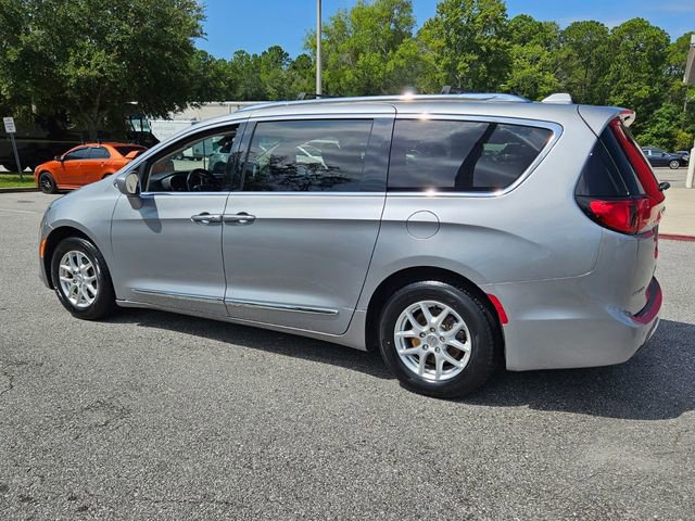 Used 2020 Chrysler Pacifica Touring-L image 3
