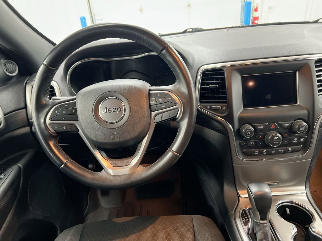 Used 2021 Jeep Grand Cherokee Laredo image 11