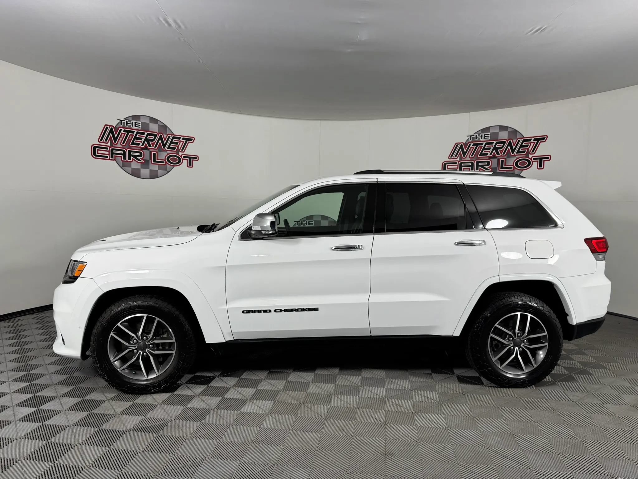 Used 2021 Jeep Grand Cherokee Limited w/ Trailer Tow Group IV AWD/4WD image 4