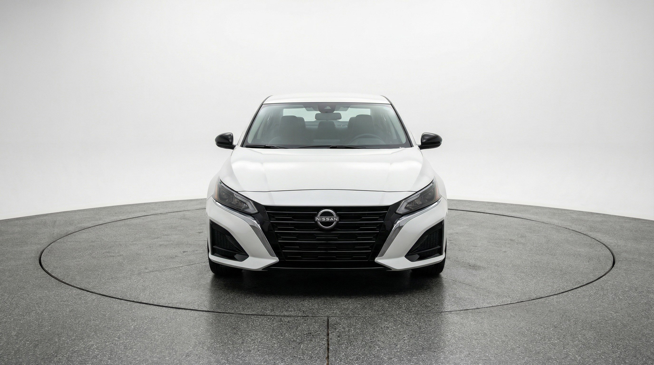 Used 2025 Nissan Altima 2.5 SV image 2