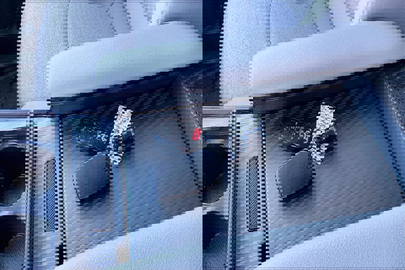 Used 2025 Toyota Sienna LE w/ LE Plus Package image 14