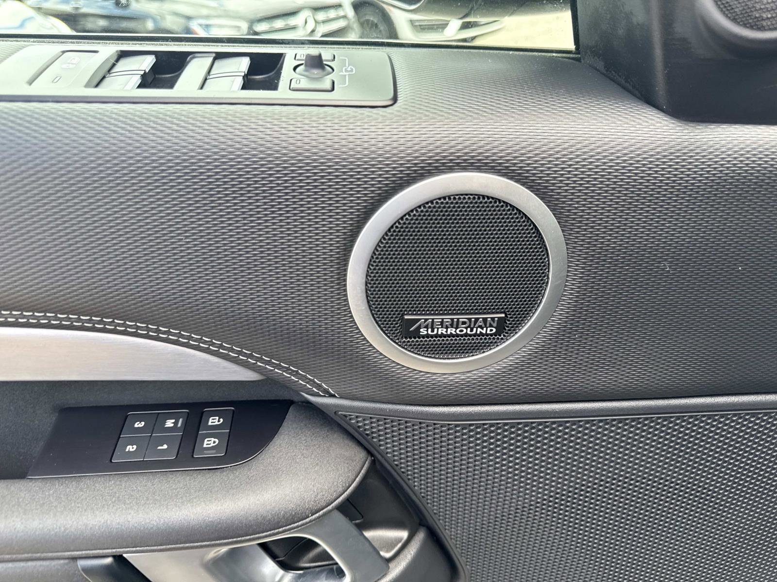 Used 2023 Land Rover Discovery HSE R-Dynamic AWD/4WD image 19