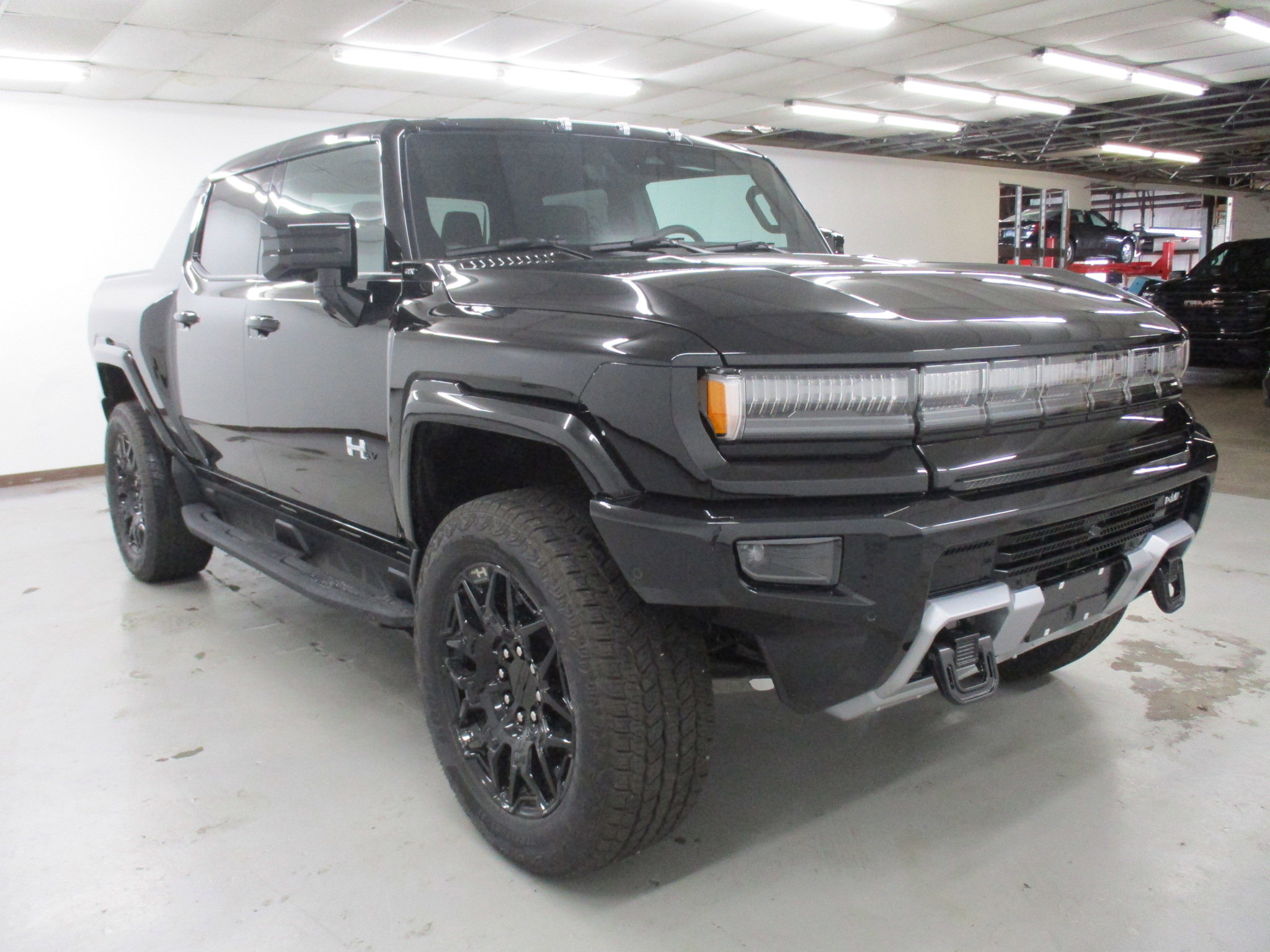 New 2026 GMC Hummer EV 4x4 Crew Cab w/ LPO, Dark Essentials Package image 9