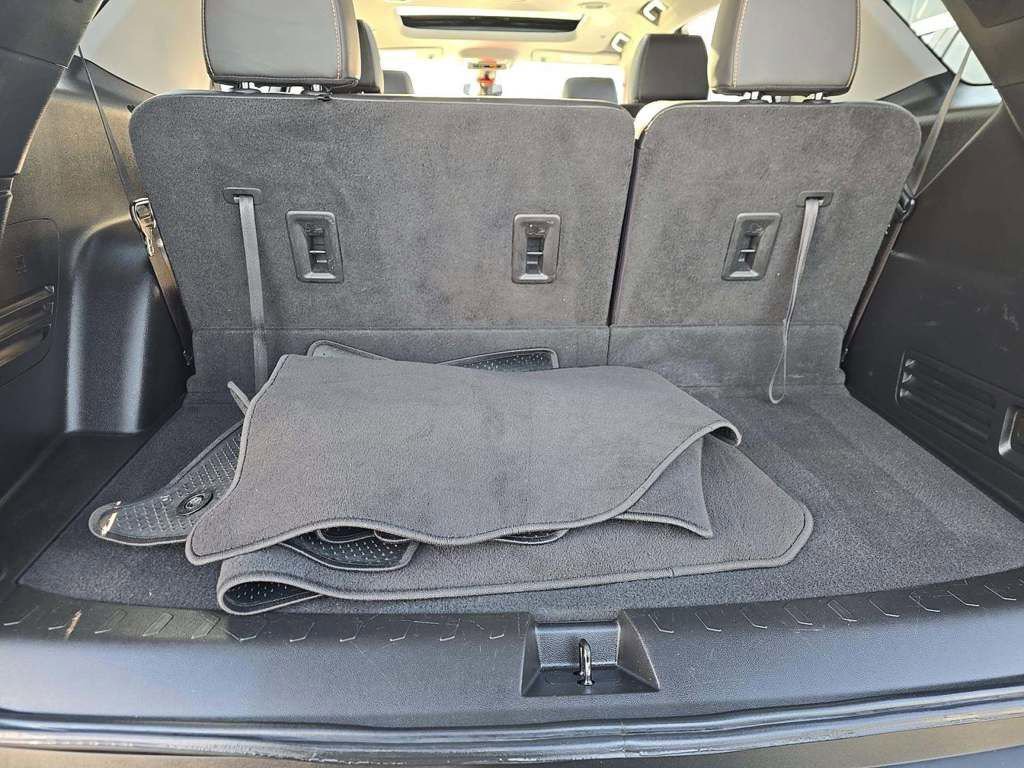 Used 2020 Chevrolet Traverse LT w/ LT Premium Package image 6