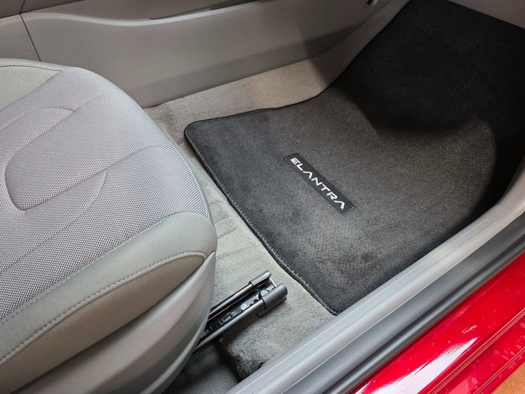 New 2026 Hyundai Elantra SE image 10