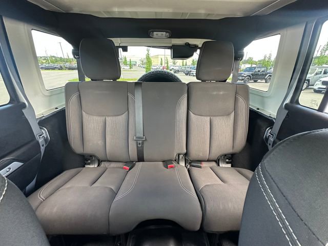 Used 2016 Jeep Wrangler Unlimited Sahara AWD/4WD image 31