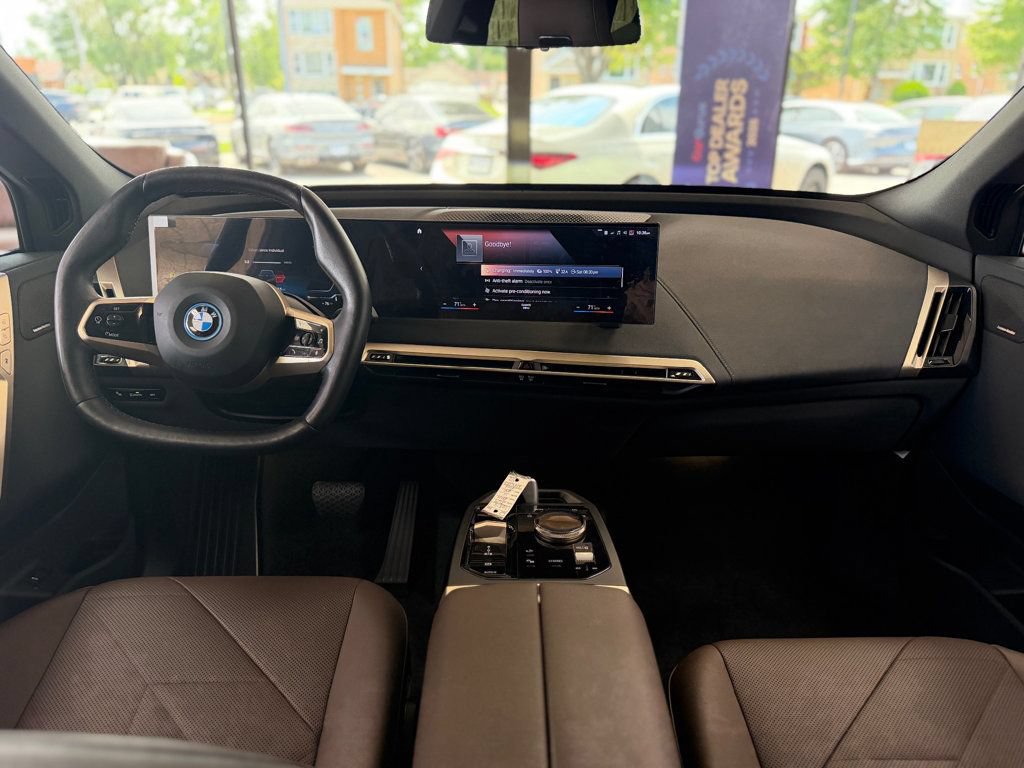 Used 2023 BMW iX xDrive50 w/ Sport Package AWD/4WD image 38