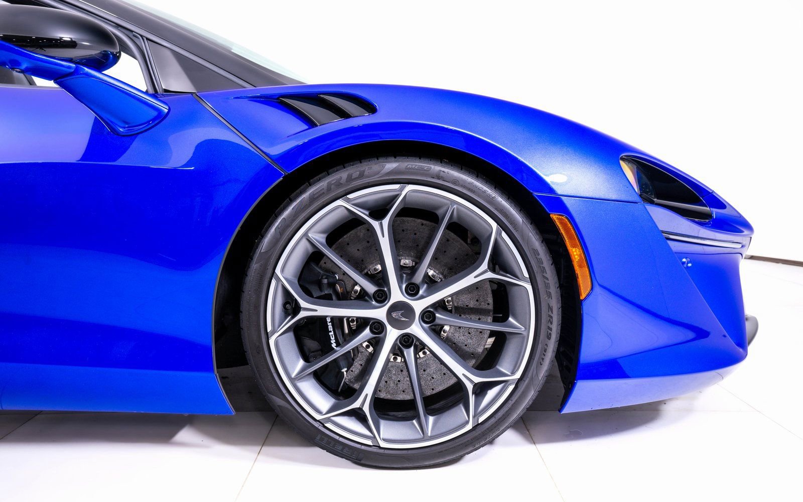 Used 2025 McLaren Artura Spider image 17