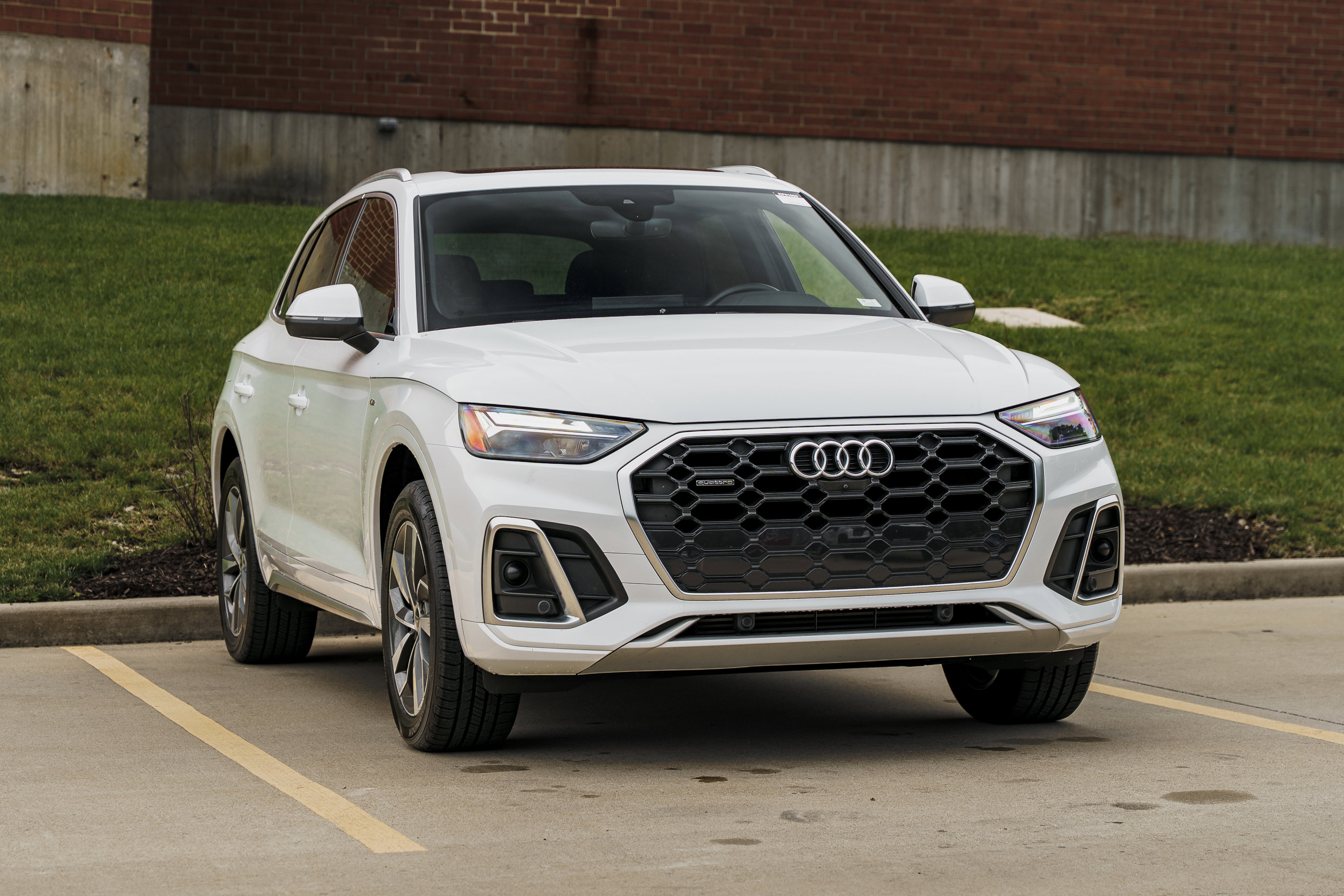 Used 2023 Audi Q5 2.0T Premium Plus w/ Premium Plus Package AWD/4WD image 2