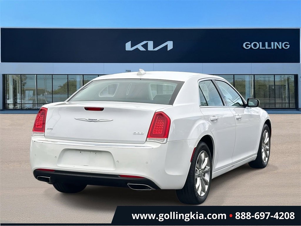 Used 2021 Chrysler 300 Touring L image 3