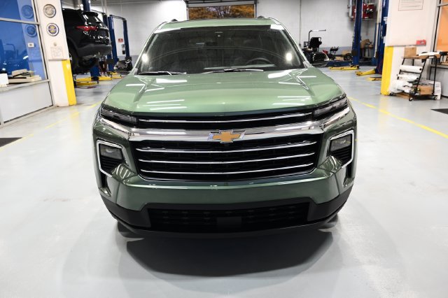 New 2027 Chevrolet Traverse LT w/ LPO, Floor Liner Package AWD/4WD image 2
