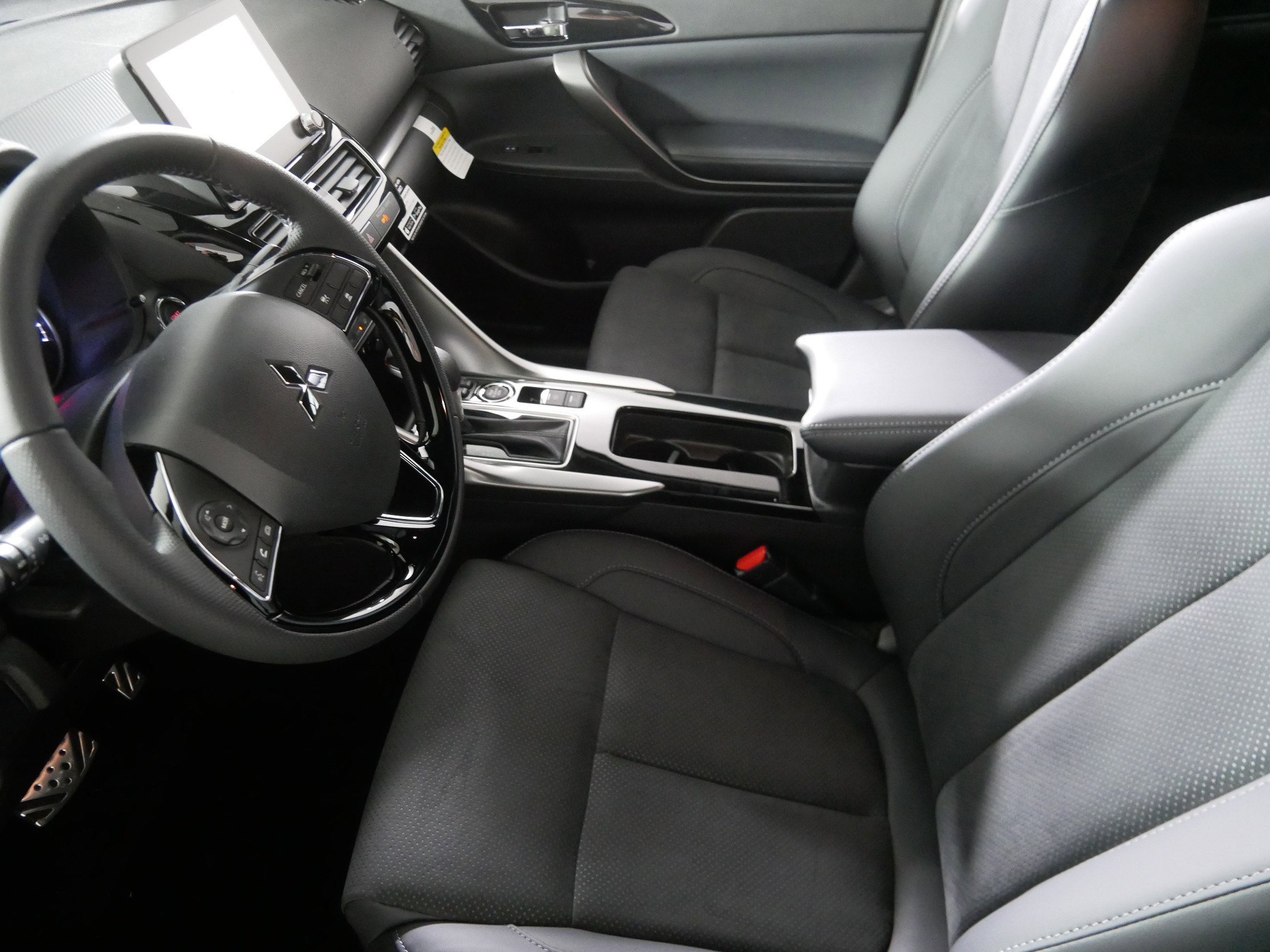 New 2025 Mitsubishi Eclipse Cross Black Edition image 4