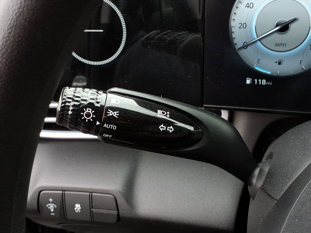 Used 2024 Hyundai Elantra SEL FWD image 21