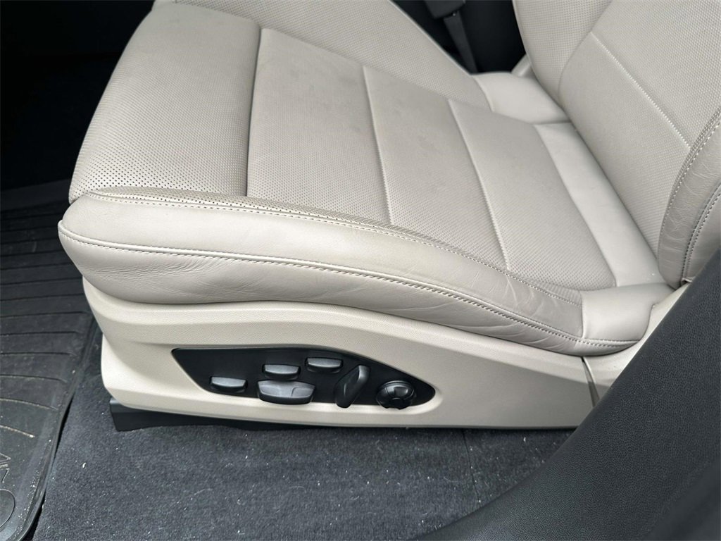 Certified 2024 Porsche Macan Turbo Electric image 6