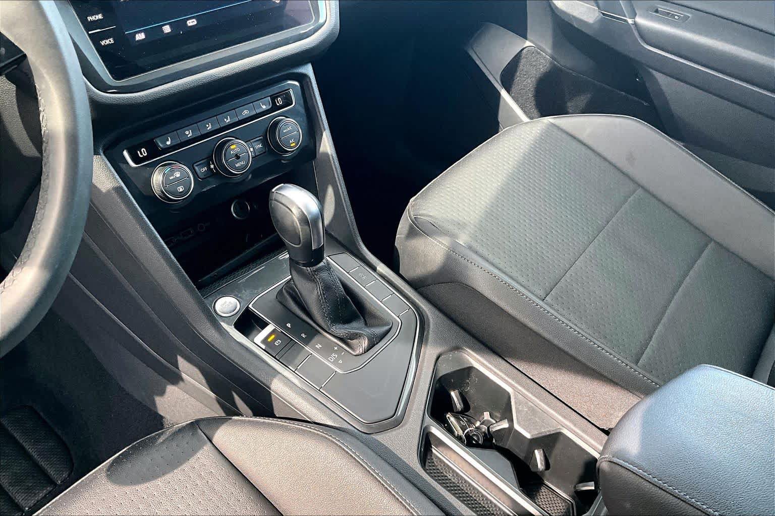 Used 2020 Volkswagen Tiguan SE w/ Panoramic Sunroof Package FWD image 17