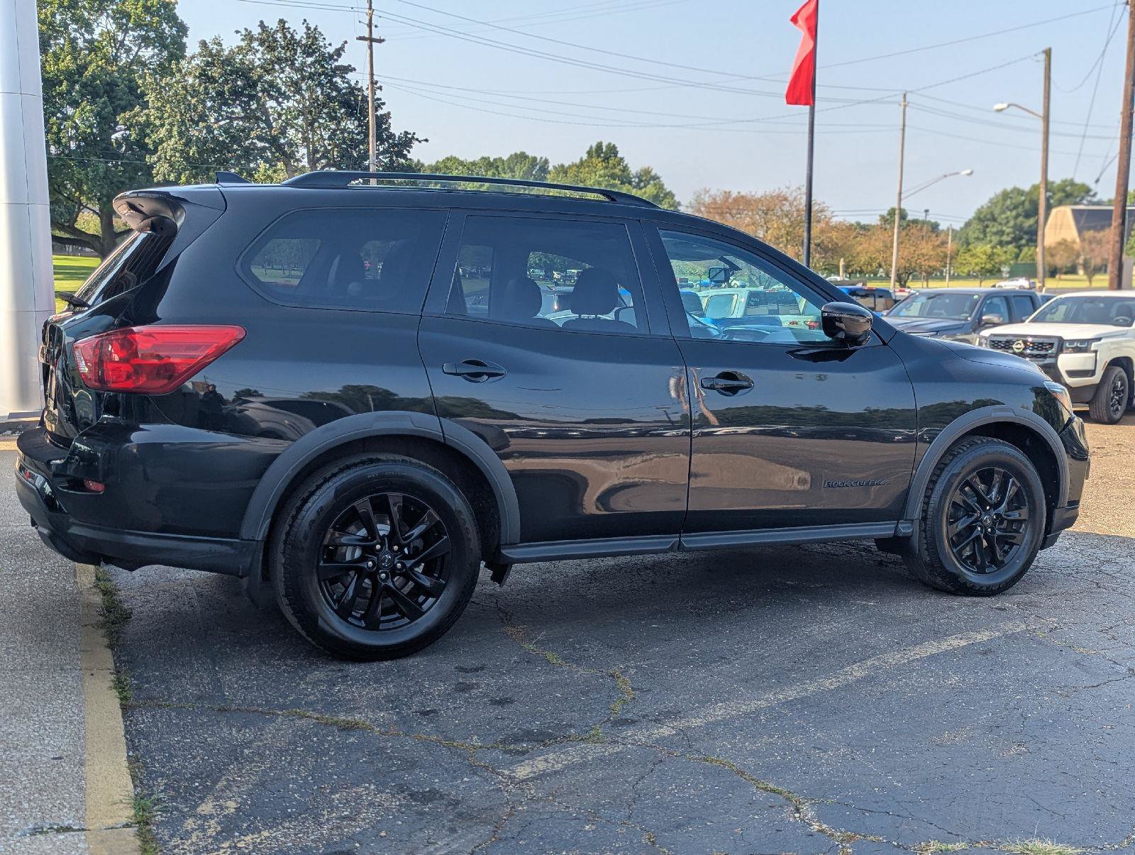 Used 2020 Nissan Pathfinder SL AWD/4WD image 11