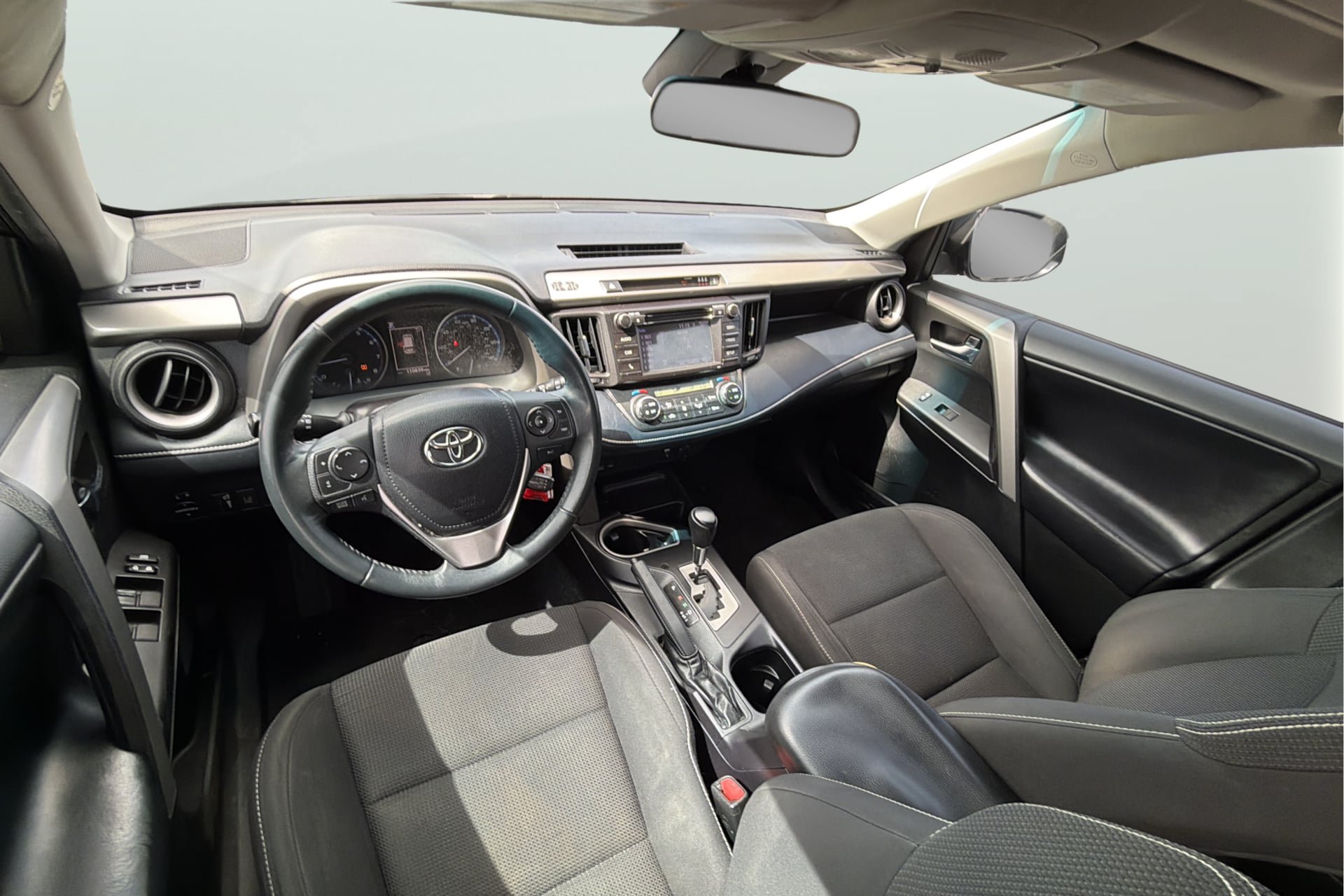Used 2018 Toyota RAV4 XLE FWD image 14