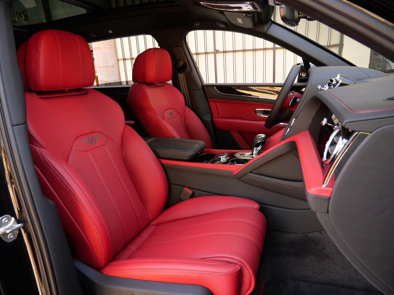 Used 2025 Bentley Bentayga Extended Wheelbase AWD/4WD image 26