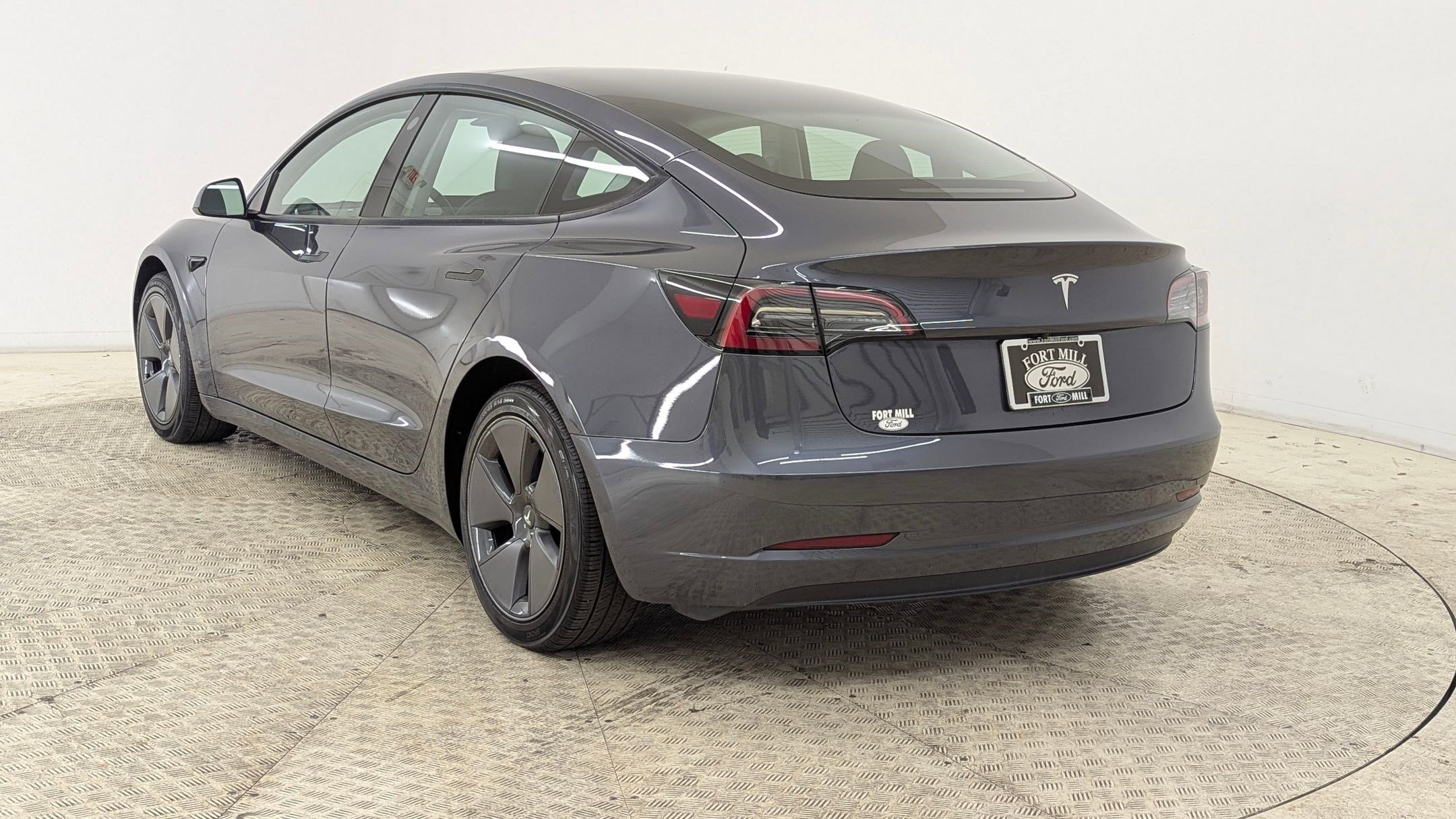 Used 2023 Tesla Model 3 Standard Range image 3