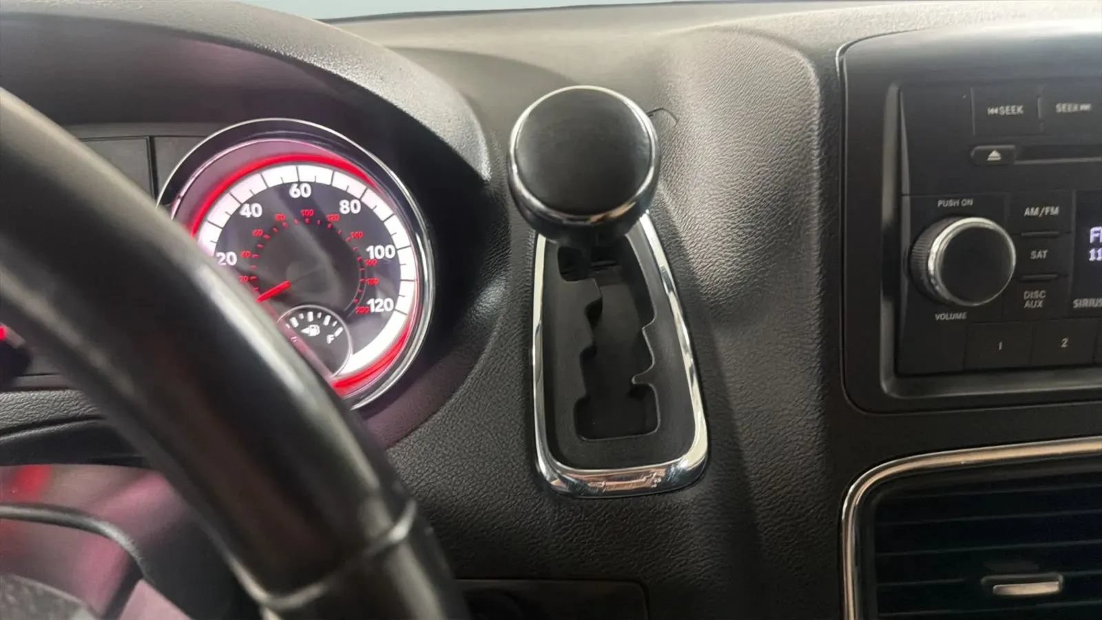 Used 2015 Dodge Grand Caravan American Value Package w/ UConnect Hands-Free Group FWD image 12
