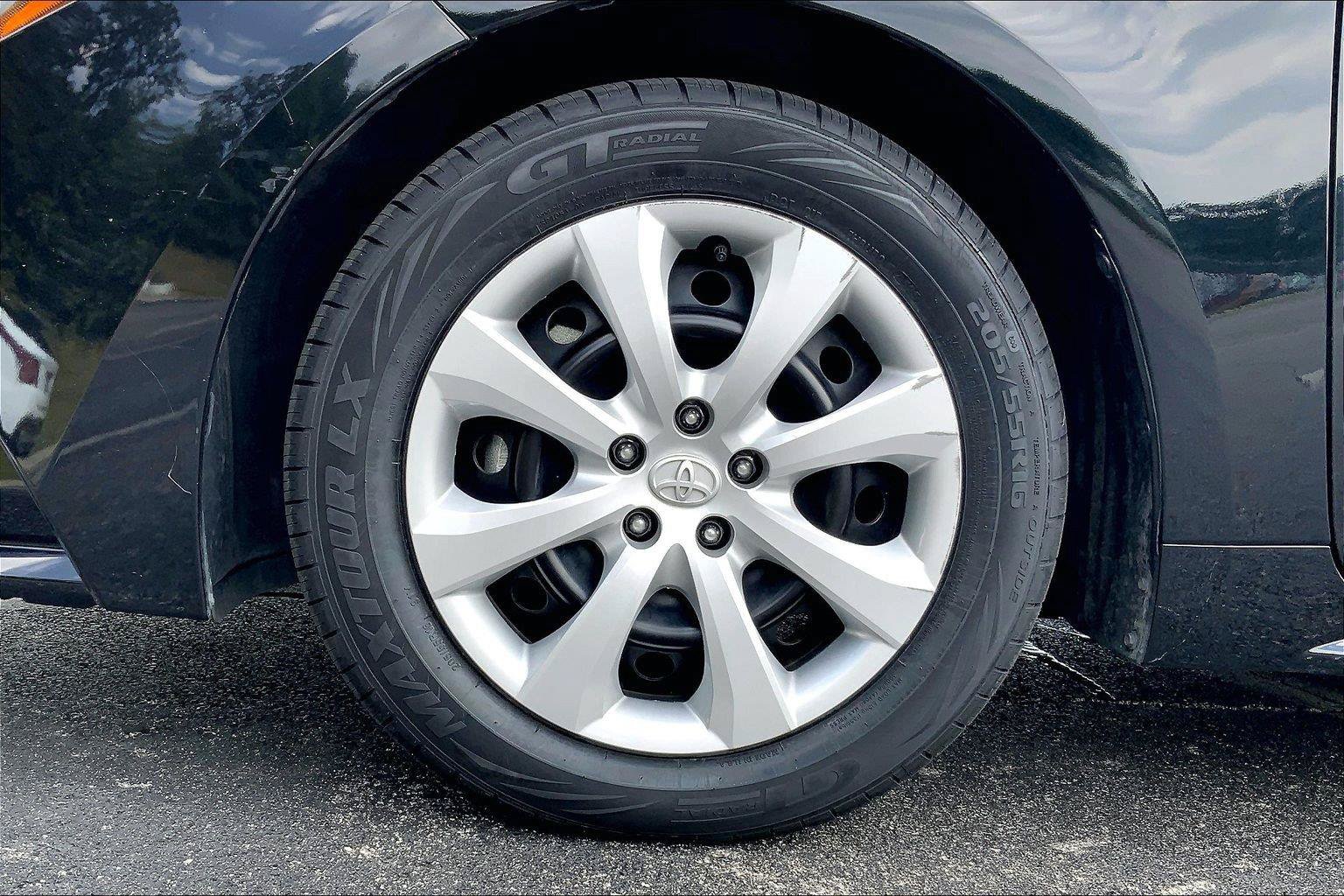 Used 2024 Toyota Corolla LE FWD image 9