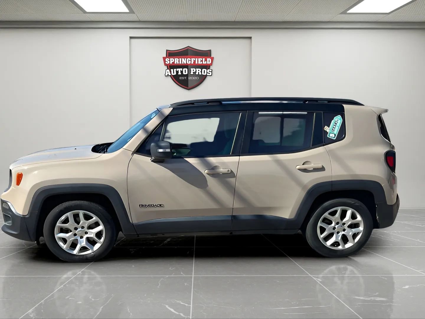 Used 2015 Jeep Renegade Latitude image 2