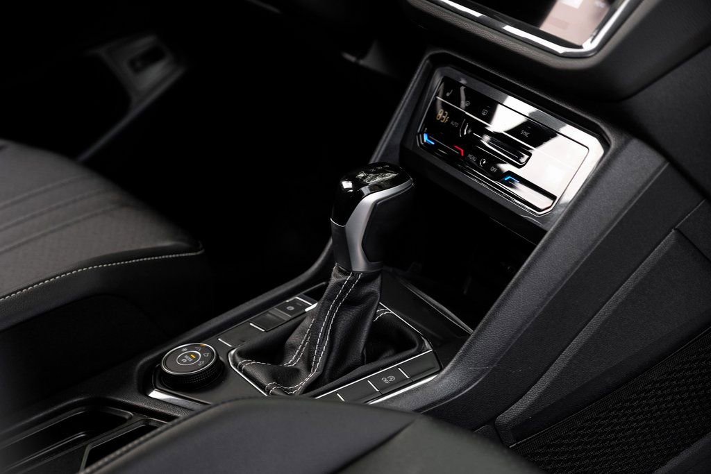 Used 2022 Volkswagen Tiguan SE image 33